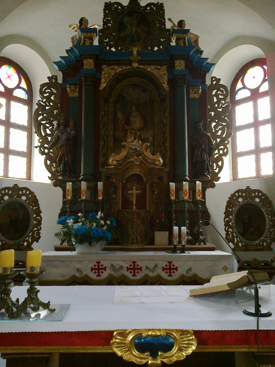 File:Widok na barokowy ołarz Kościoła parafialnego w Bzowie.jpg