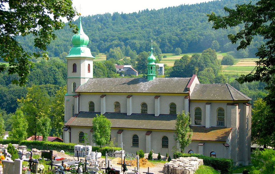 File:Tarnawa dolna kosciol.jpg