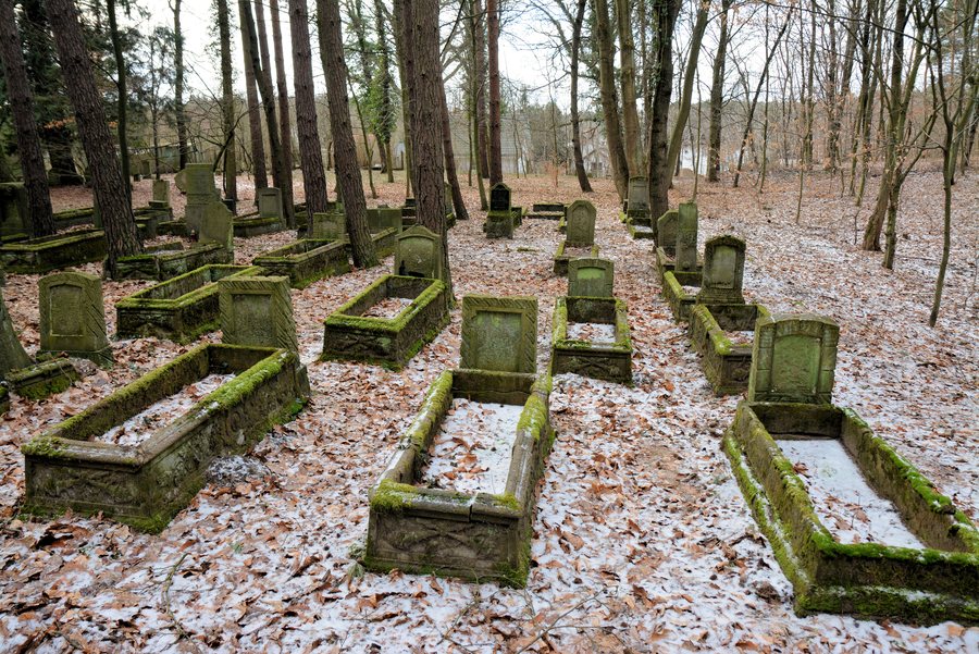 File:Parzensko cmentarz (2).jpg