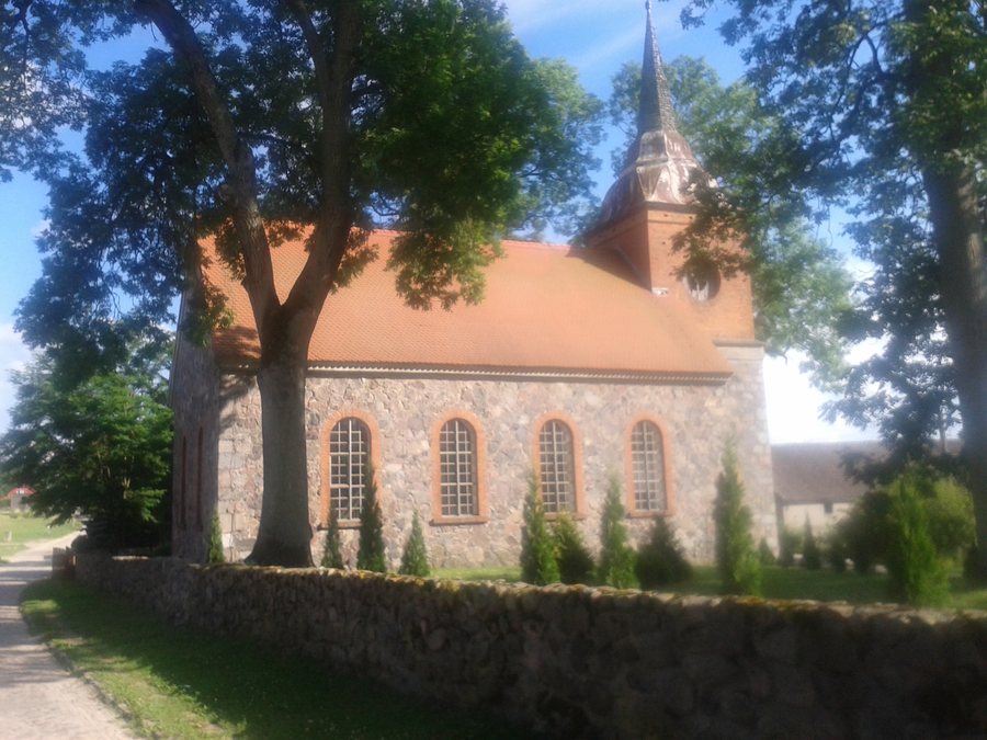 File:Bonin - kościół (gmina Łobez).jpg