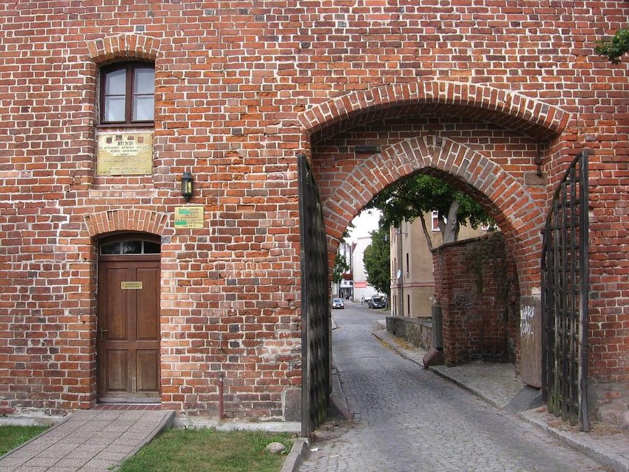 File:Sztum, Zamek - Sztumskie Centrum Kultury - fotopolska.eu (258742).jpg