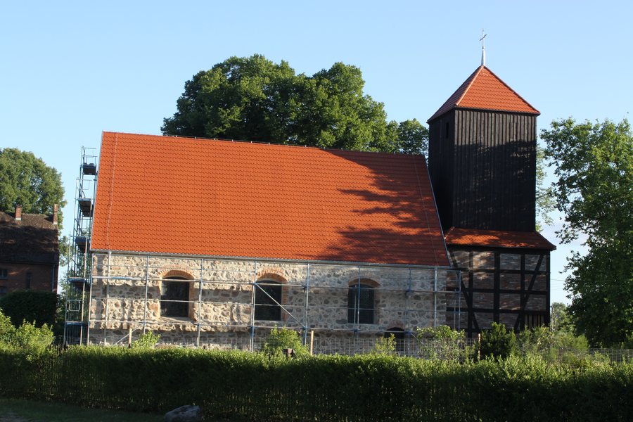 File:Dominikowo kosciol.JPG