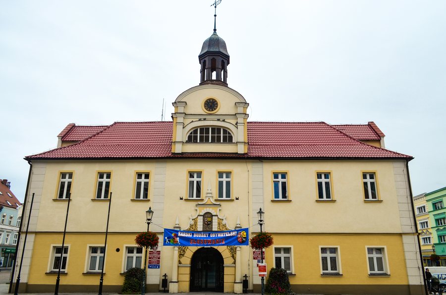 File:Żary, Ratusz od ulicy Chrobrego.jpg