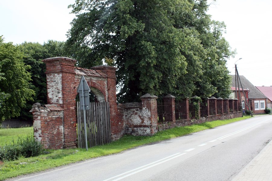 File:Brama Siemczyno.jpg