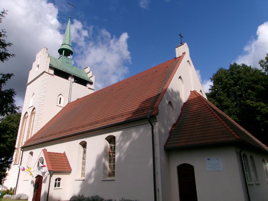 File:Nawodna, kościół 2.jpg