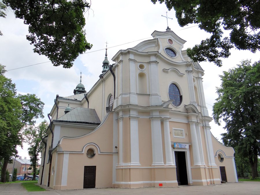 File:2013 Saint Vitus church in Karczew - 02.jpg