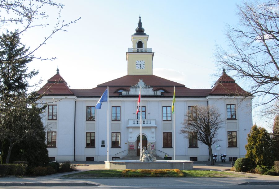 File:Ostrow-Mazowiecka-19HLZPVL-town-hall.jpg