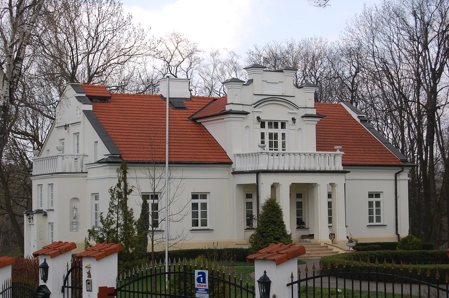 File:Dworekwmotyczu.JPG