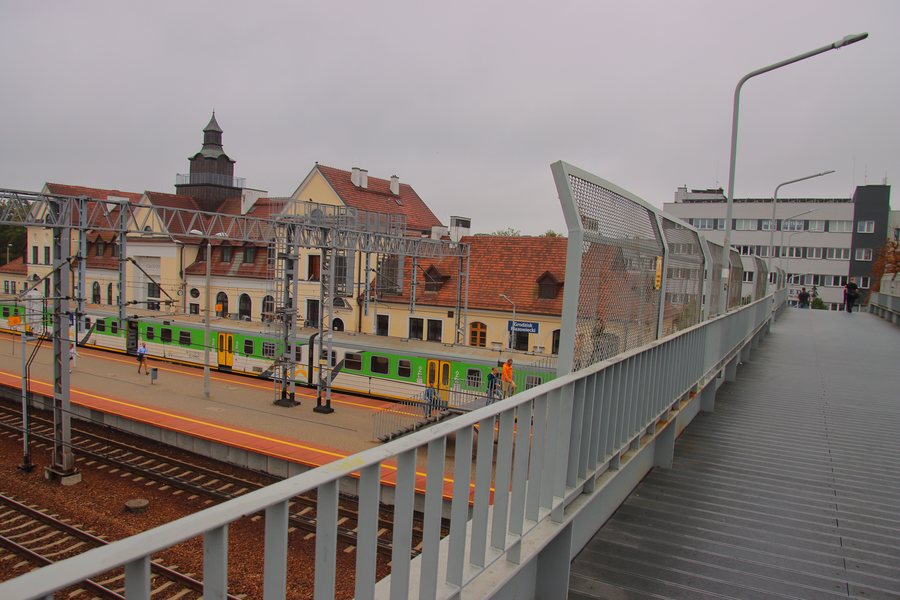 File:IMG-240913183 dworzec pkp grodzisk mazowiecki.jpg