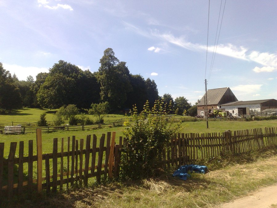 File:Ehem. Gutshof in Lestin.jpg