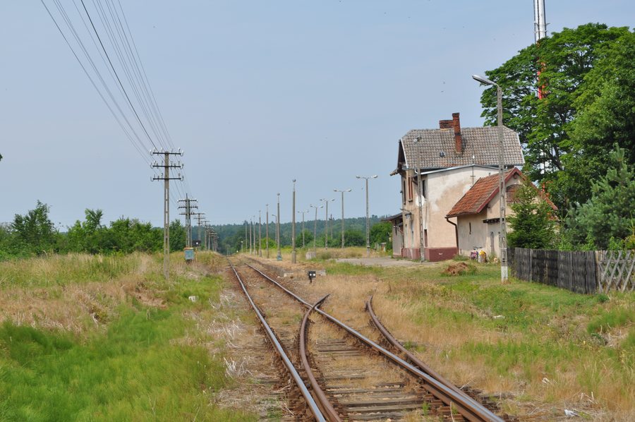 File:Lędziechowo - train station 02.jpg