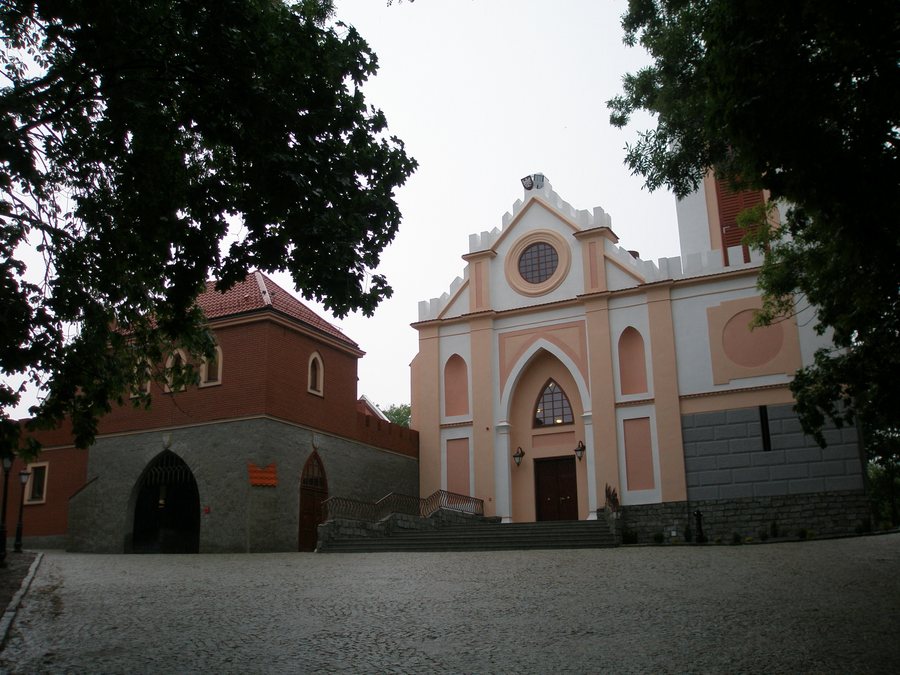 File:Zamek gostynin 2009.JPG