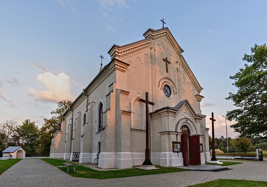 File:Kościół parafialny pw. św. Floriana - Krężnica Jara.jpg