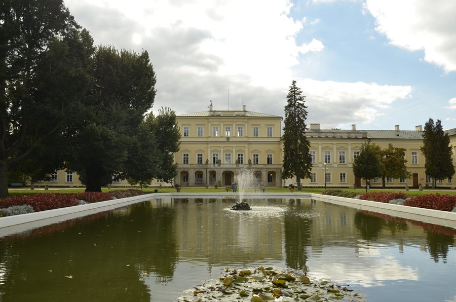 File:Puławy, Pałac Czartoryskich (02).jpg