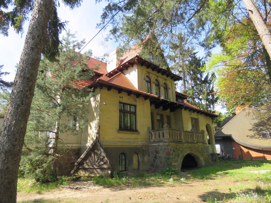 File:Milanówek, willa Ostromir, foto02.jpg