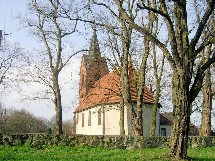 File:Kęszyca kosciół.jpg