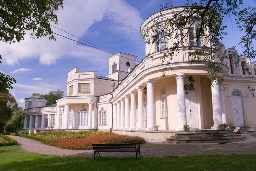 File:Pałac Zalewskich 1 - Rejowiec.jpg