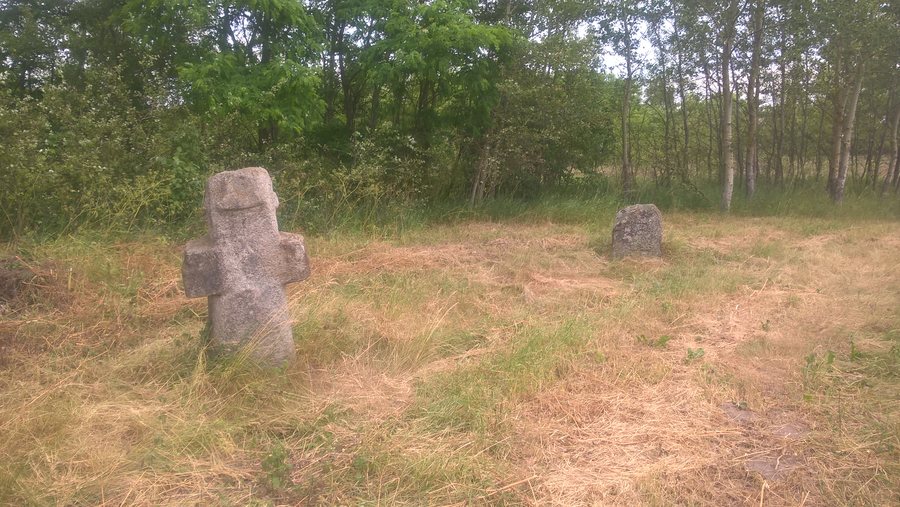 File:Kamienna baba Woskrzenice Małe.jpg