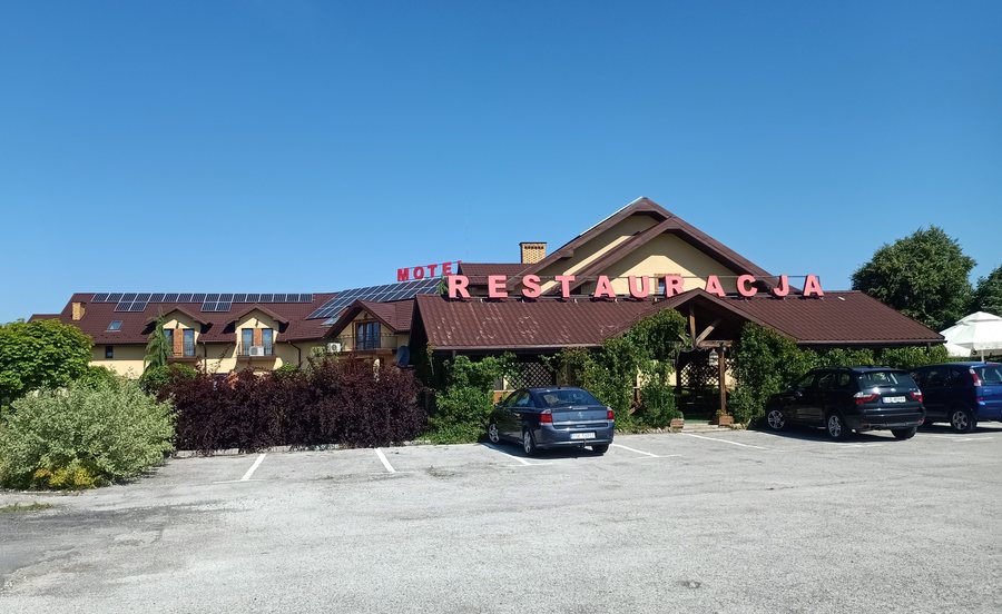 File:Restauracja chustki koło szydłowca.jpg