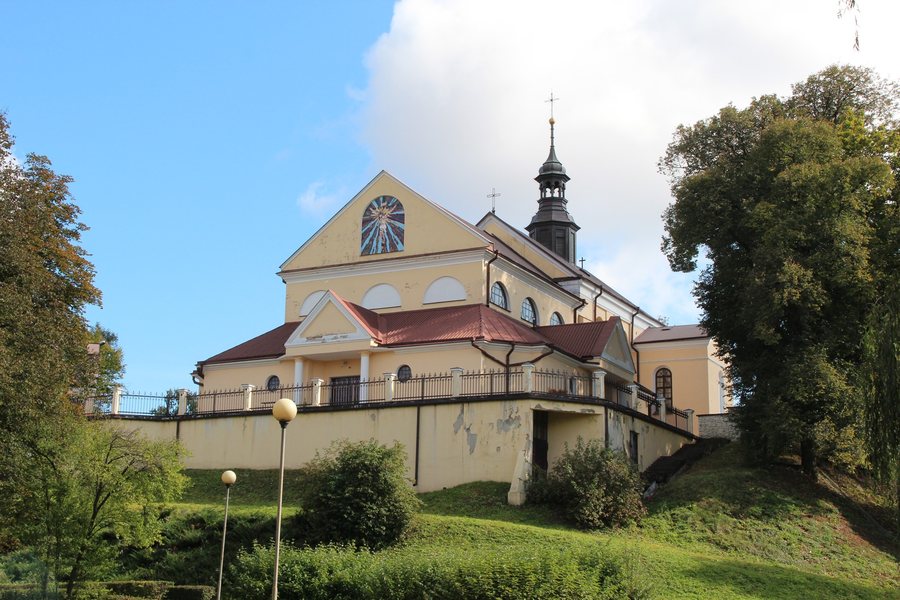 File:Bychawa, Zespół Kościoła par. p.w. św. Jana Chrzciciela.JPG