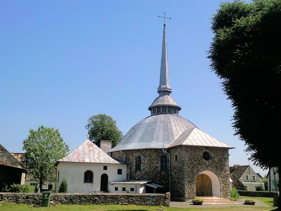 File:Kościółek w Broczynie 1.jpg