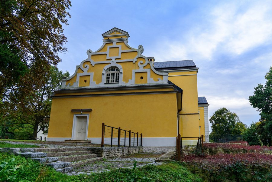 File:Pałac z XVII i XVIII w. - 2.jpg