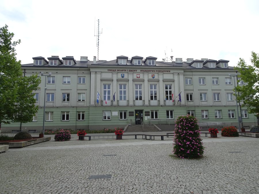 Białobrzegi, plac Zygmunta Starego 01