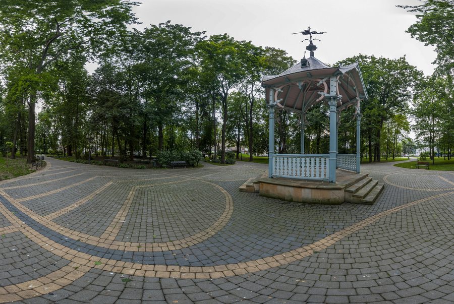 File:Altana parkowa - glorietta Jasło.jpg