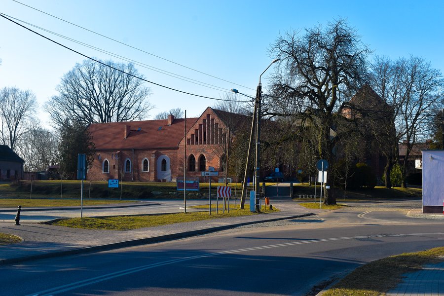 File:Kościół Matki Bożej Szkaplerznej w Bierzwniku.jpg