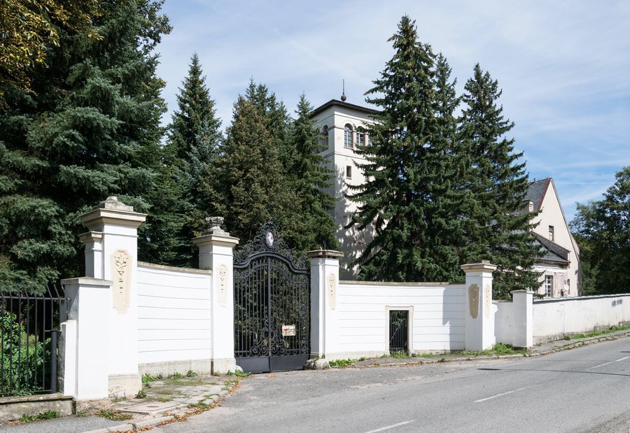 File:2018 Pałac w Jeleniowie 1.jpg