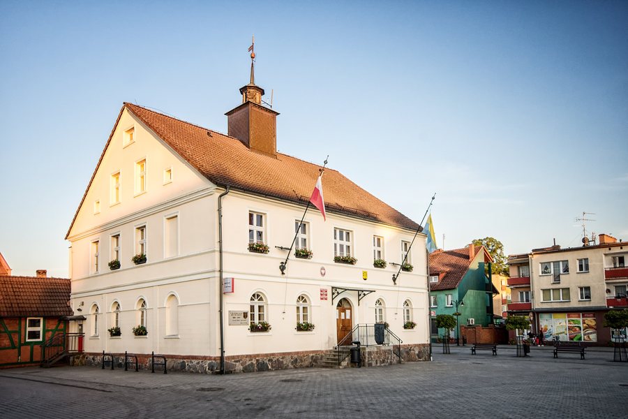 File:SM Resko Ratusz 2020 (0).jpg