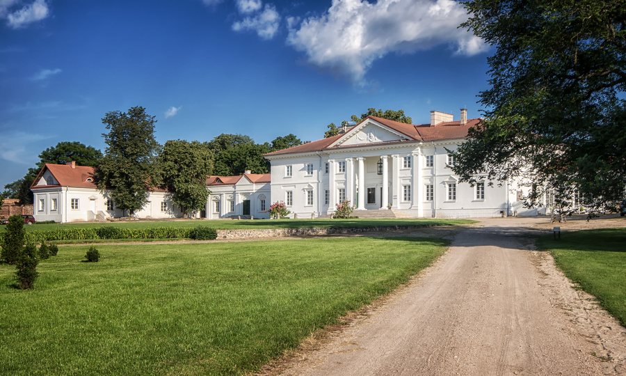 File:SM Korczew Pałac 2020 (1).jpg