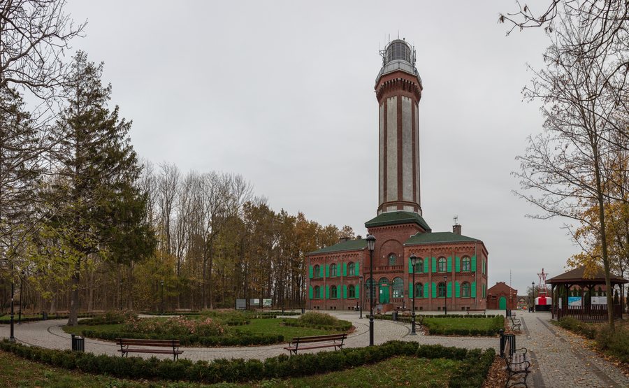 File:Faro de Niechorze, voivodato de Pomerania Occidental, Polonia, 2018-11-03, DD 35-40 PAN.jpg