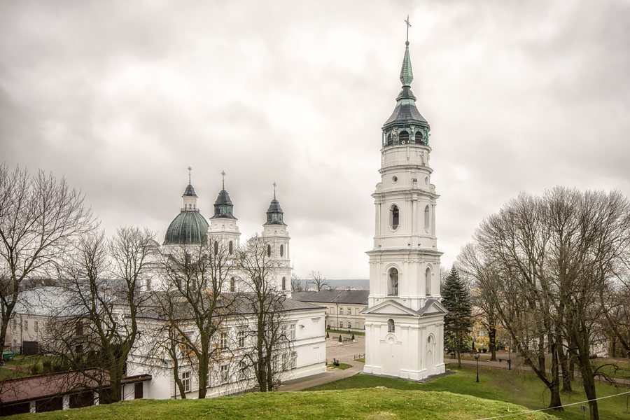 File:SM Chełm Bazylika Narodzenia Najświętszej Maryi Panny - dzwonnica 2022 (6714).jpg