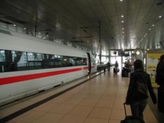 DB-Zug im Bahnhof